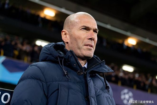 英雄联盟-芝加哥公牛迎社区盾关键赛，清晨回应争议，更衣室稳定，年轻球员得到机会的简单介绍